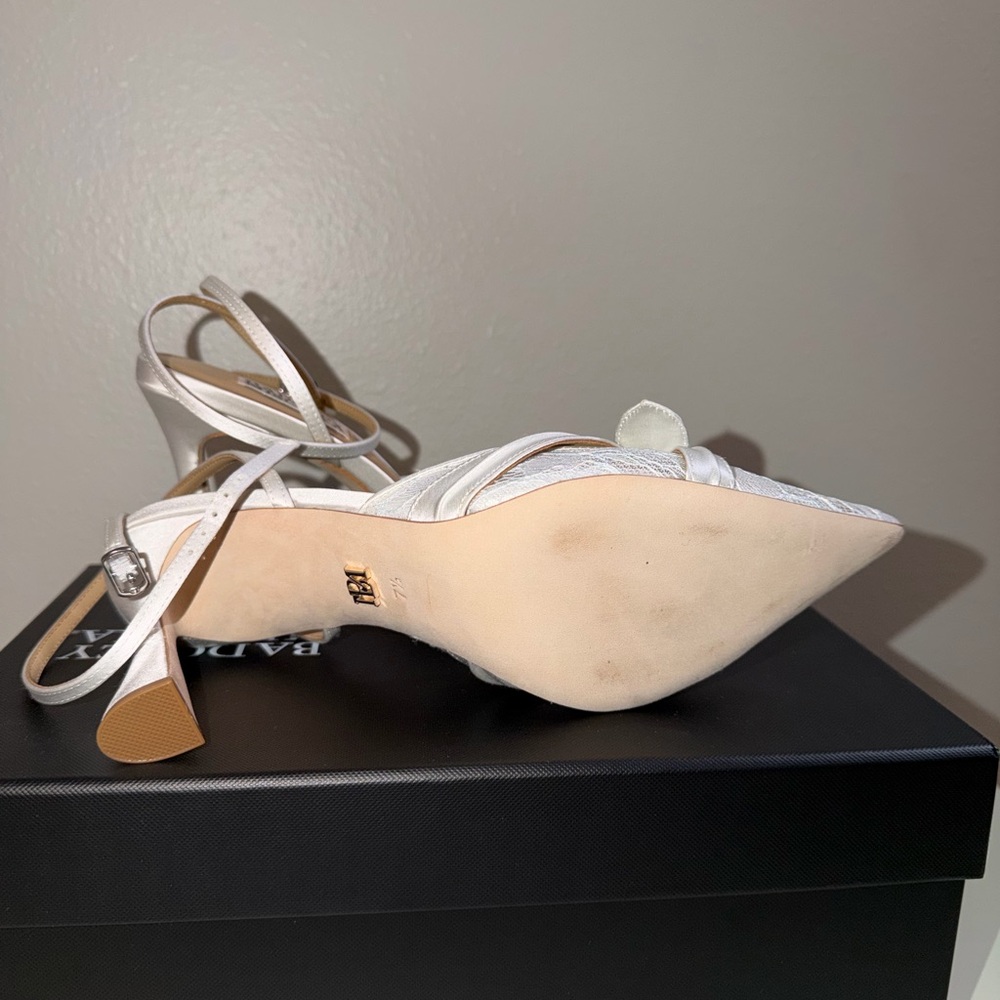 Badgley Mischka Ivory Lace Bow Slingback Heels NWOT - Picture 5 of 6